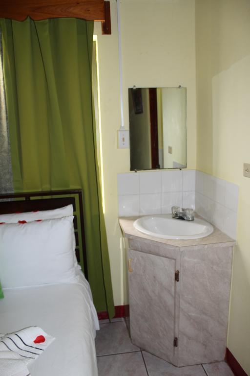 Belcove Hotel & Guesthouse Cidade de Belize Exterior foto
